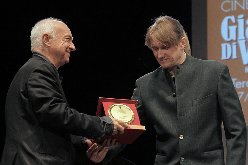 Davide Mancori receive an award