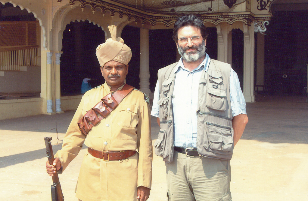 Enrico Idrofano in India for a TV documentary